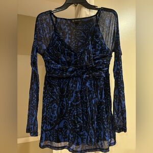 INC ladies blouse sz large with sheer sleeves and flattering ruching/draping